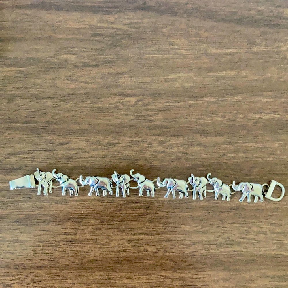 Elephant bracelet with magnetic clasp